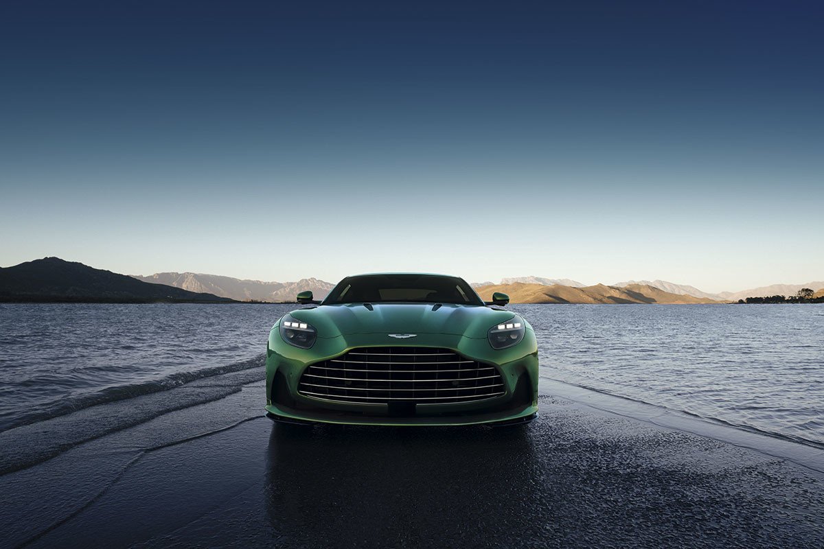 Aston Martin DB12: los ingleses a una nueva era con un deportivo que no es eléctrico