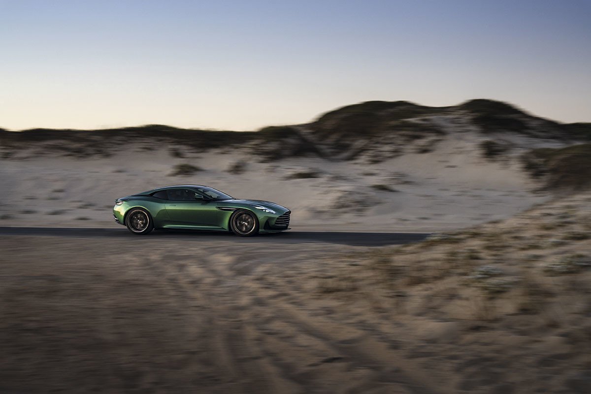 Aston Martin DB12: los ingleses a una nueva era con un deportivo que no es eléctrico