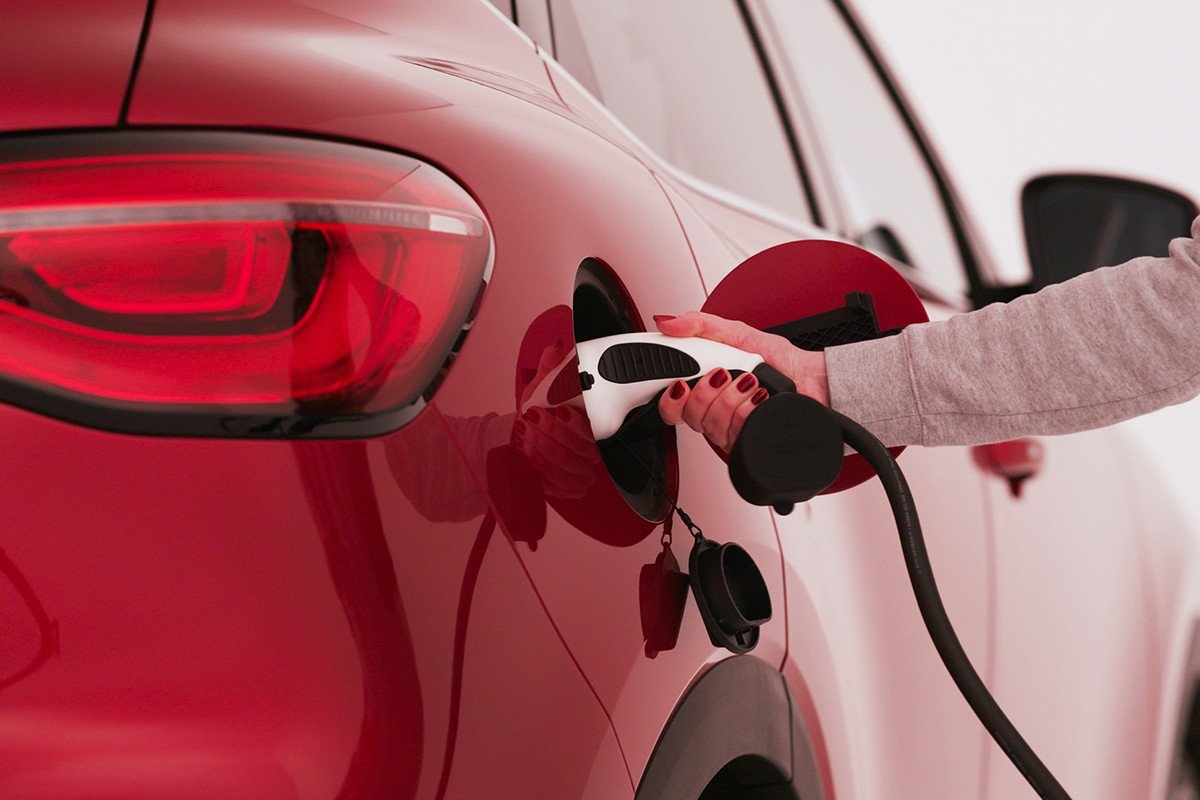 El coste total de propiedad de dos coches: MG EHS PHEV contra Mercedes Clase B 180