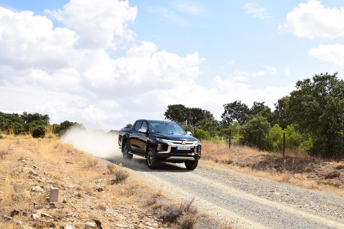 Prueba y opinión del Mitsubishi L200: precio, aptitudes 4x4 y mejor acabado