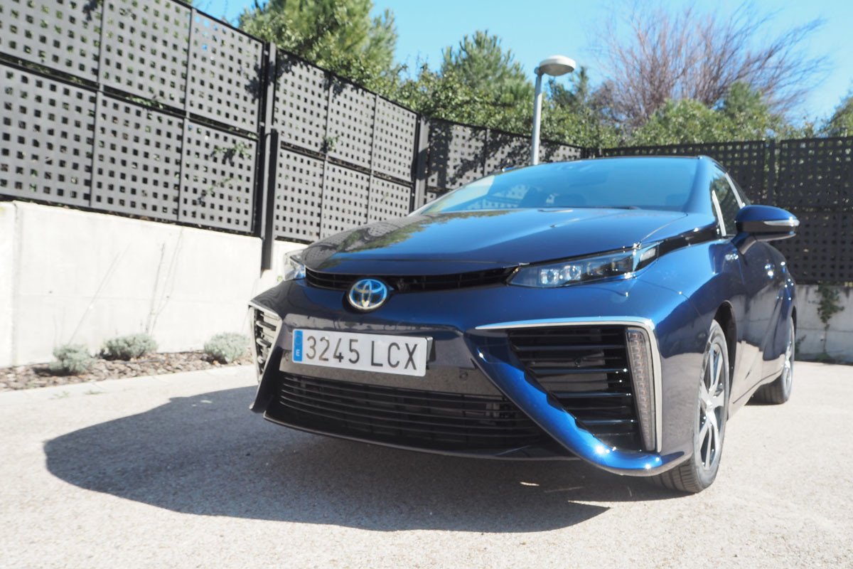 Prueba Toyota Mirai: te explicamos cómo va el coche de hidrógeno