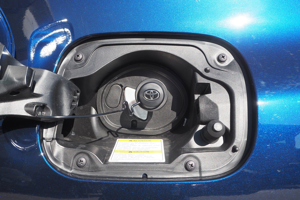 Prueba Toyota Mirai: te explicamos cómo va el coche de hidrógeno