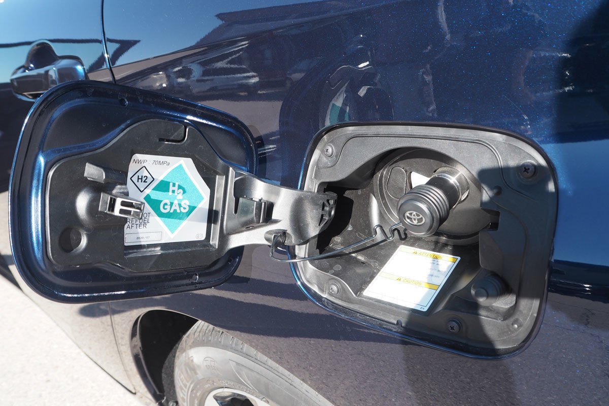 Prueba Toyota Mirai: te explicamos cómo va el coche de hidrógeno