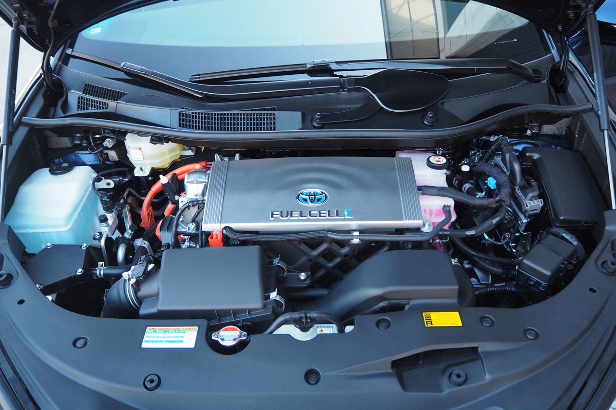 Prueba Toyota Mirai: te explicamos cómo va el coche de hidrógeno