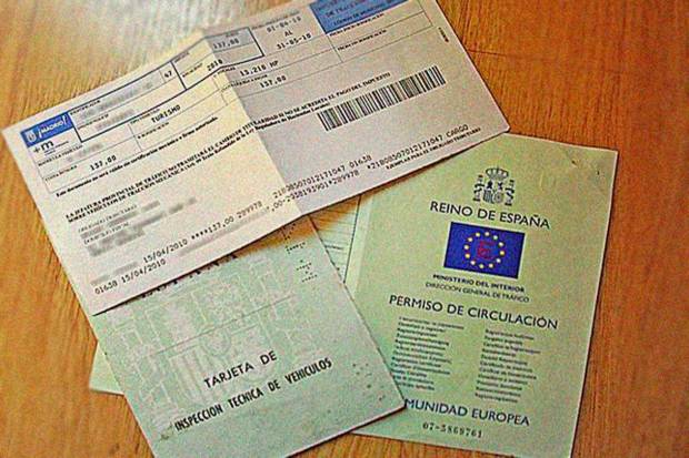 ¿Qué papeles es obligatorio llevar en el coche?
