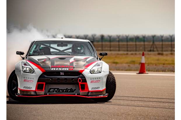 El Nissan GT-R Nismo batiendo récords de derrapada “a lo bestia”