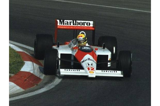 Vídeo: Lewis Hamilton conduciendo el McLaren de Ayrton Senna