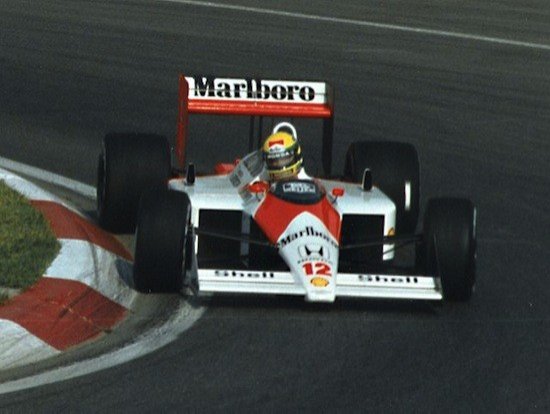 Vídeo: Lewis Hamilton conduciendo el McLaren de Ayrton Senna