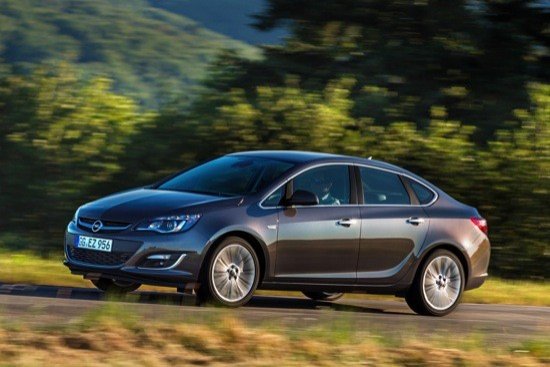 Opel Astra sedán y nuevo motor 1.6 ECOTEC SIDI de gasolina
