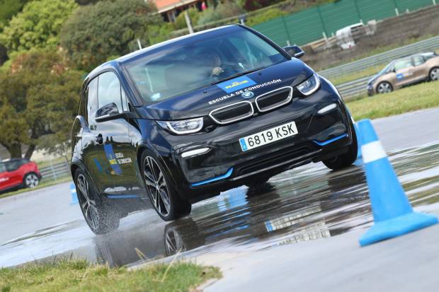Nuevos cursos de conducción con coches eléctricos