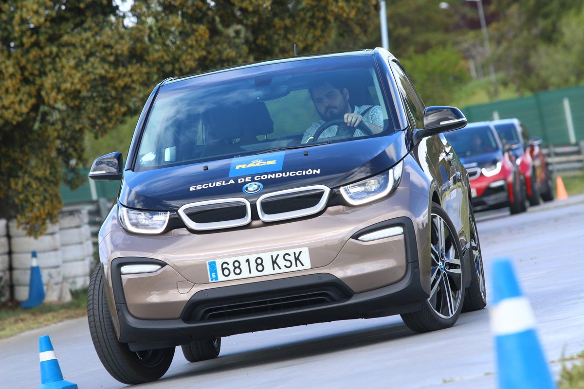 Nuevos cursos de conducción con coches eléctricos