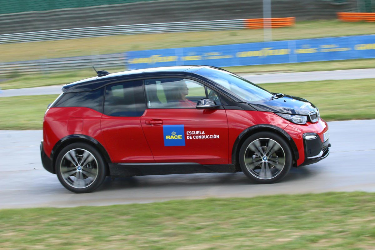 Nuevos cursos de conducción con coches eléctricos
