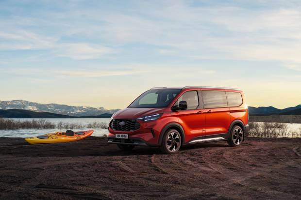 Nueva Ford Tourneo Custom, ahora con versiones diésel, PHEV y eléctrica