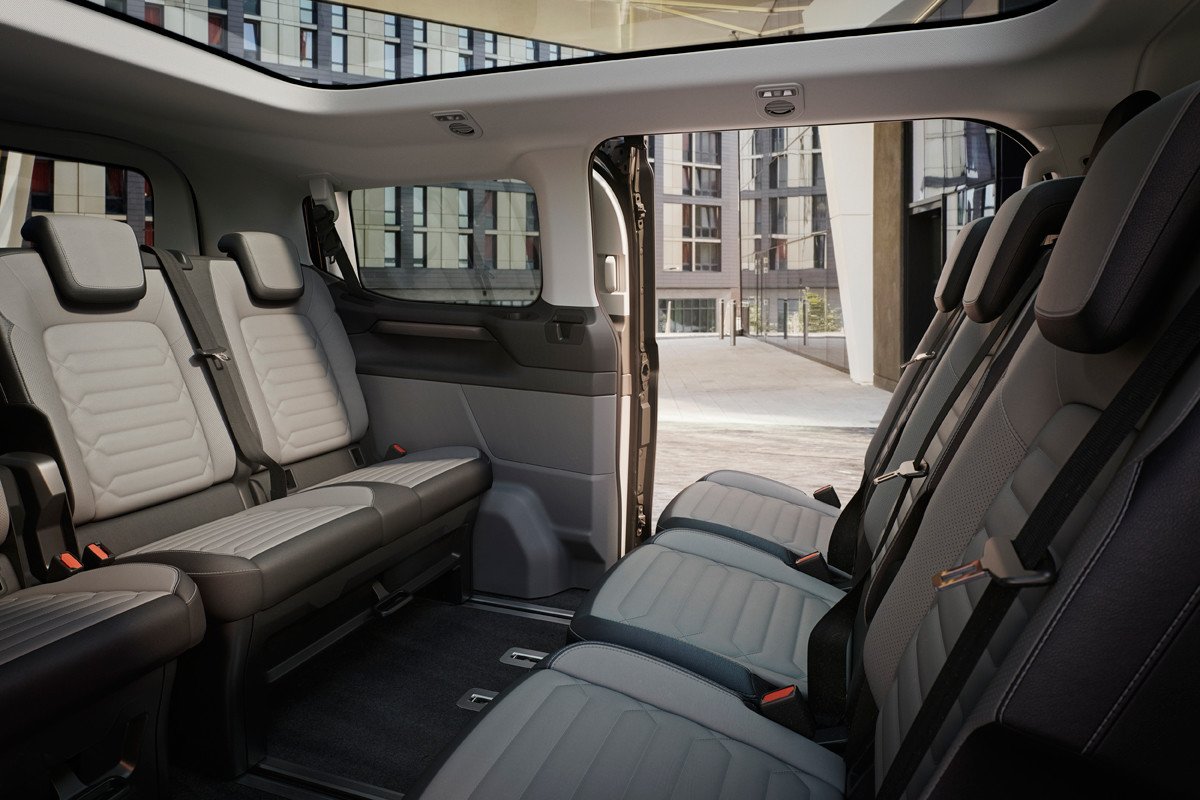 Nueva Ford Tourneo Custom, ahora con versiones diésel, PHEV y eléctrica