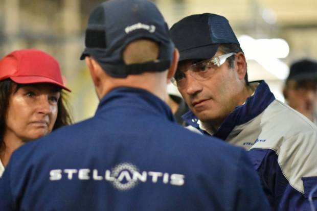 Antonio Filosa (Stellantis) visita la planta de Eslovaquia y prosigue con su gira europea
