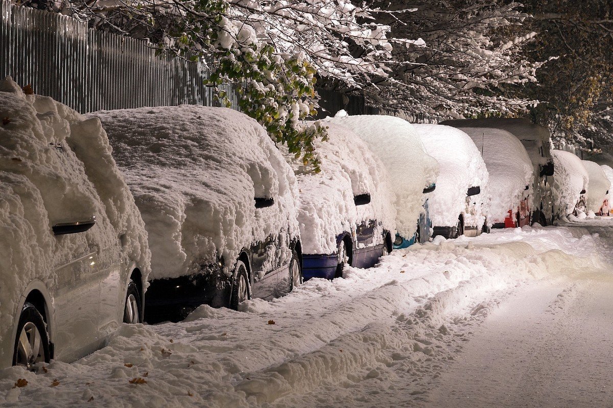 coches-aparcados-nieve
