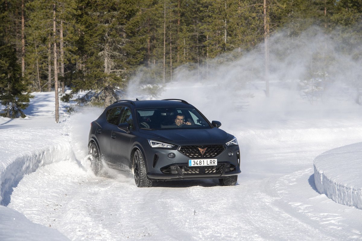 cupra formentor derrape frío intenso