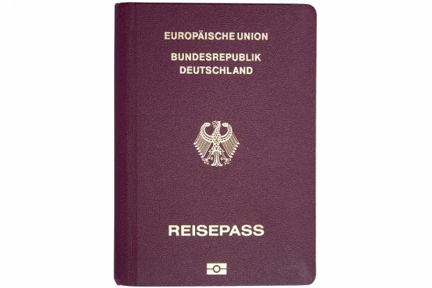 Los residentes comunitarios en España deberán renovar su carnet en 2015
