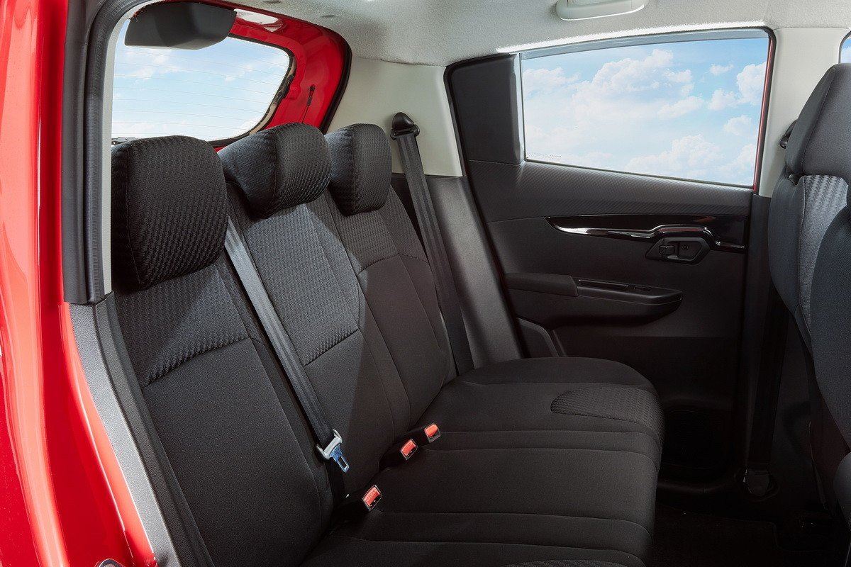 La gama Mahindra se actualiza: KUV100 y XUV500 mejoran diseño y dotación