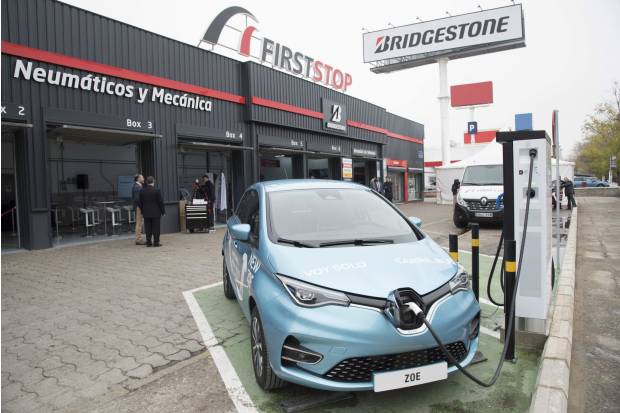 Cinco claves para cuidar la salud de la batería de tu coche eléctrico