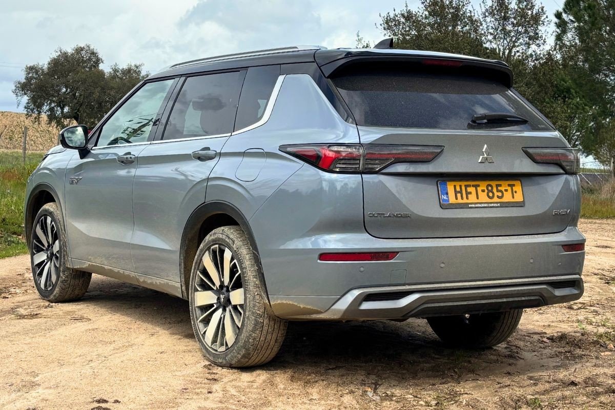 Mitsubishi Outlander 2025 Trasera