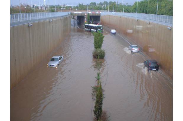 Consejos de conducción: Qué hacer ante una tromba de agua