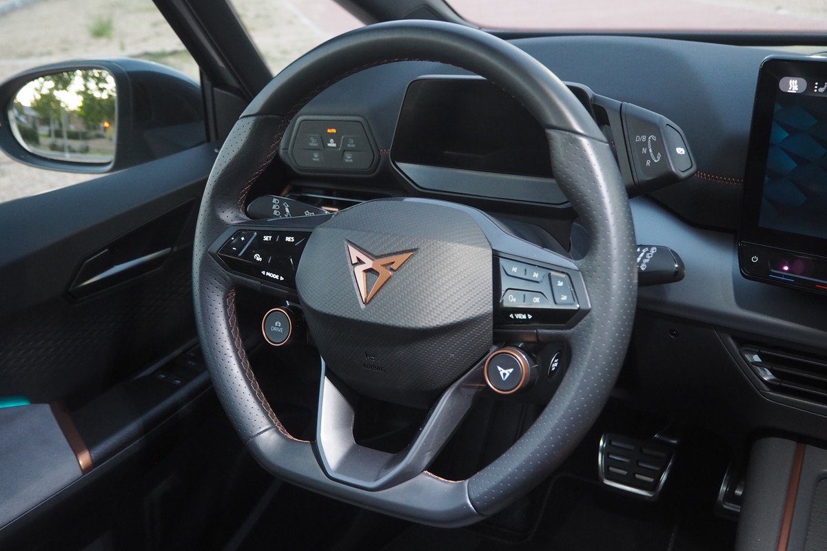 Prueba y opinión del CUPRA Born: interior, precio y autonomía con el Battery Pack
