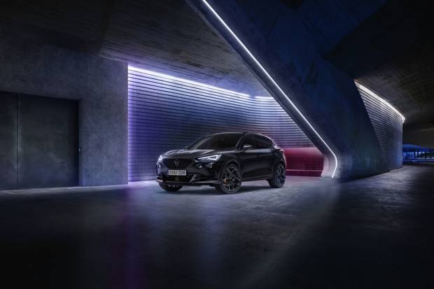 CUPRA Formentor suma una nueva edición limitada: llega el VZ5 BAT con mucho color negro