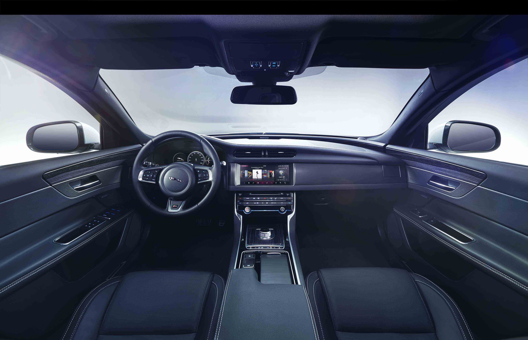 El nuevo Jaguar XF 2016, más eficiente y refinado