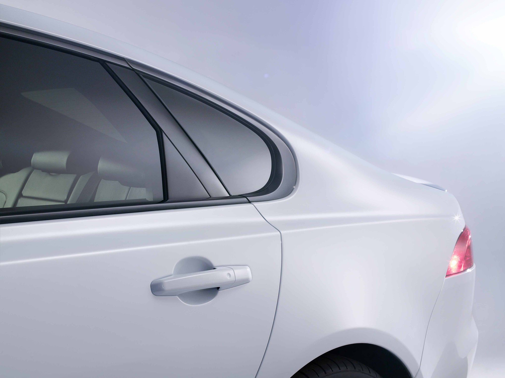 El nuevo Jaguar XF 2016, más eficiente y refinado