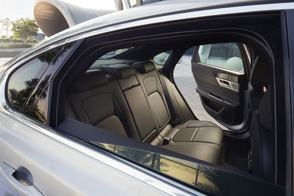El nuevo Jaguar XF 2016, más eficiente y refinado