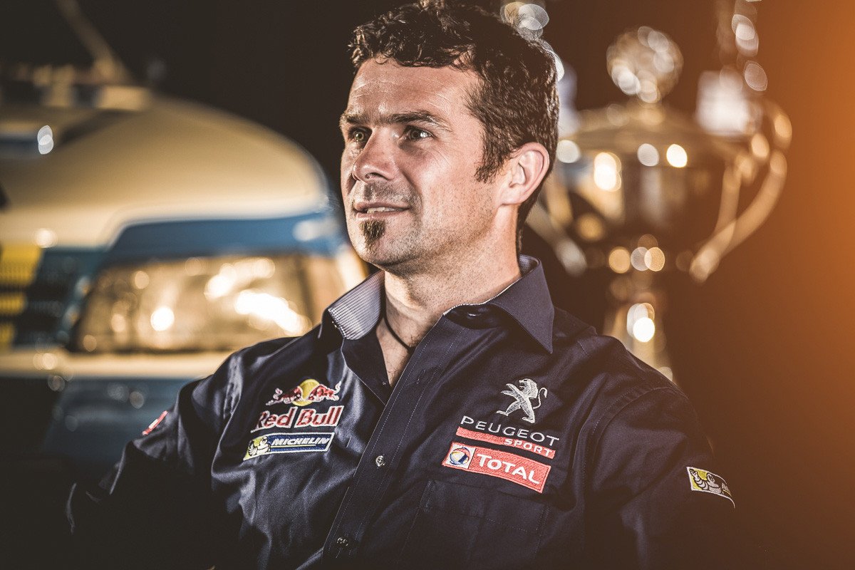 Peugeot vuelve al Dakar con Carlos Sainz y Cyril Depres