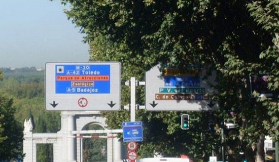 ¿Es necesario aumentar la letra de las señales para evitar accidentes?