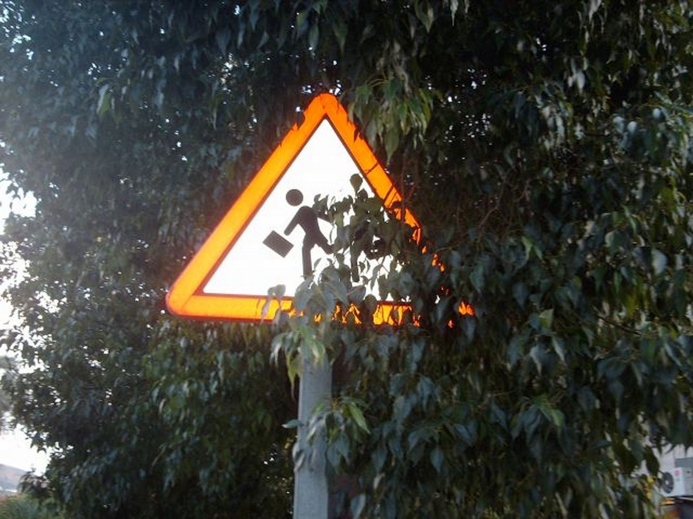 ¿Es necesario aumentar la letra de las señales para evitar accidentes?