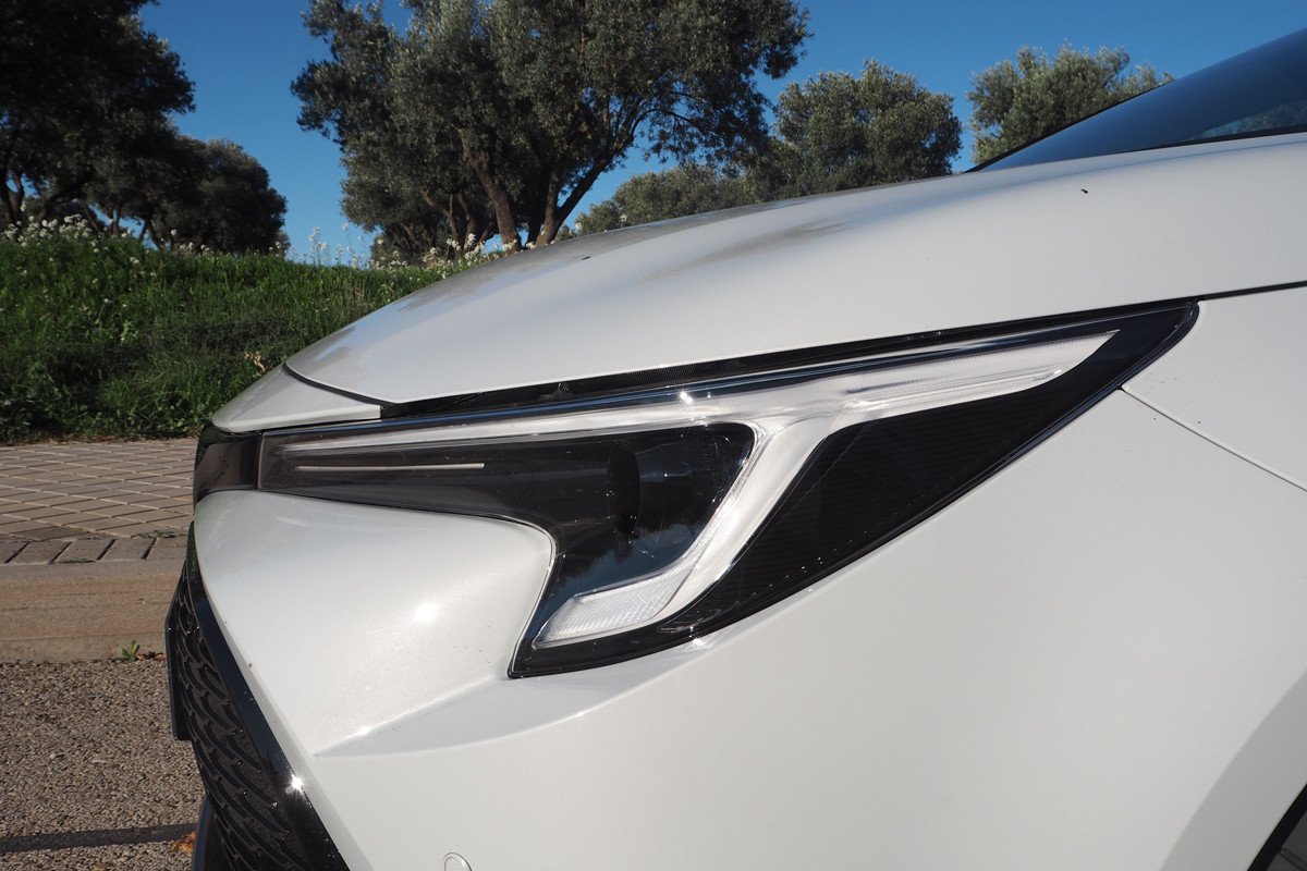 Prueba y opinión Toyota Corolla: el compacto más vendido con un híbrido muy ahorrador