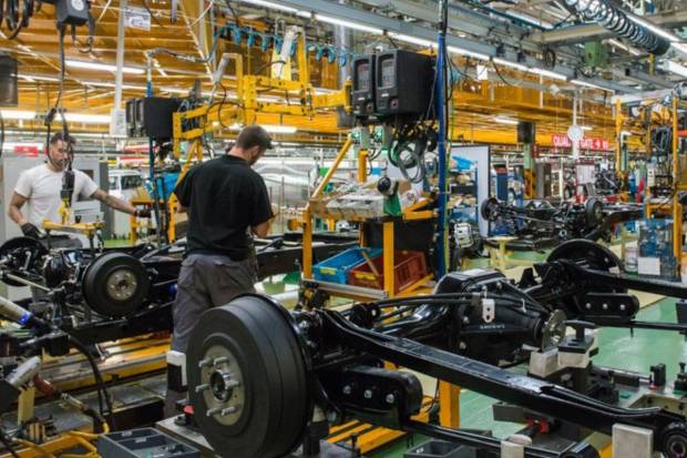 Nissan aplaza su cierre a 2021 y mejora las condiciones de sus trabajadores