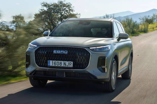 Prueba EBRO s900 PHEV: Eficiente con etiqueta Cero por 46.990 euros ¿cuál es el pero?