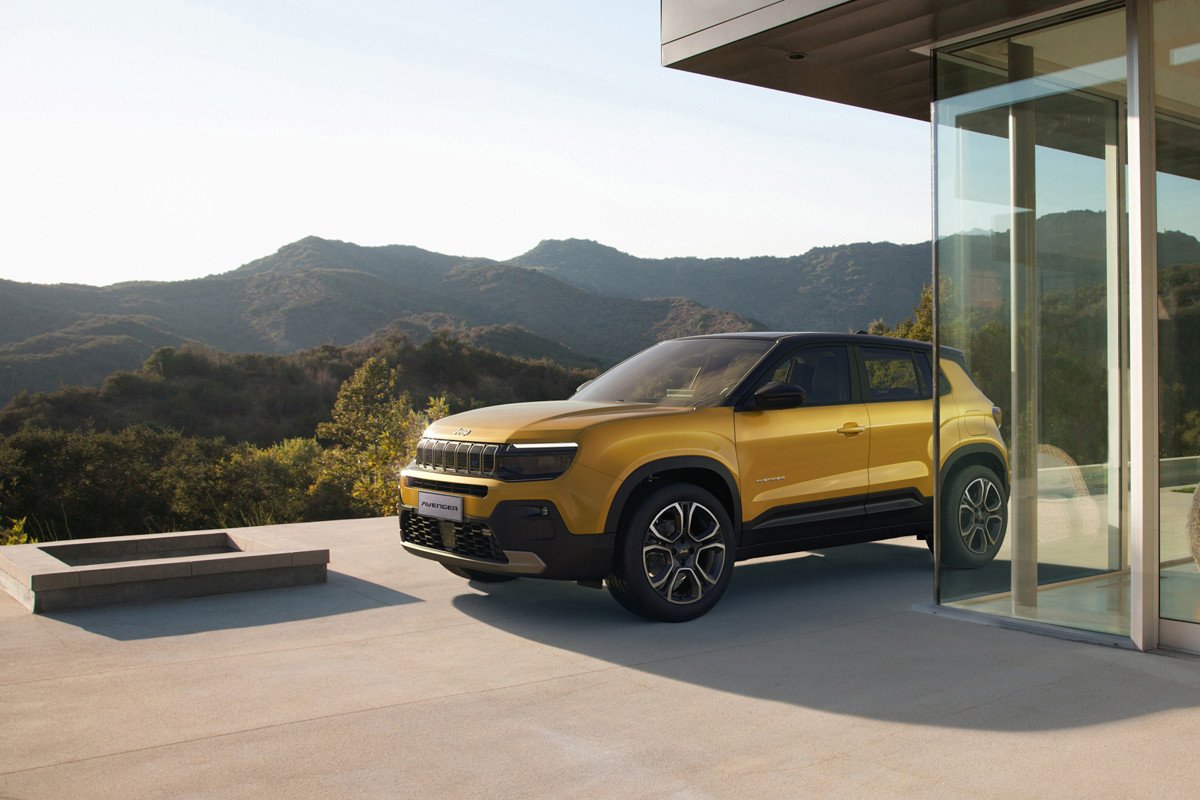 Después del eléctrico y el gasolina, el Jeep Avenger estrena mecánica híbrida e-Hybrid