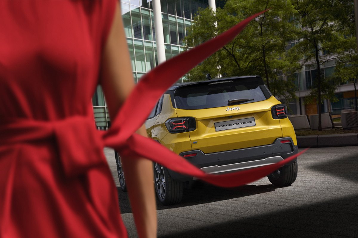 Después del eléctrico y el gasolina, el Jeep Avenger estrena mecánica híbrida e-Hybrid