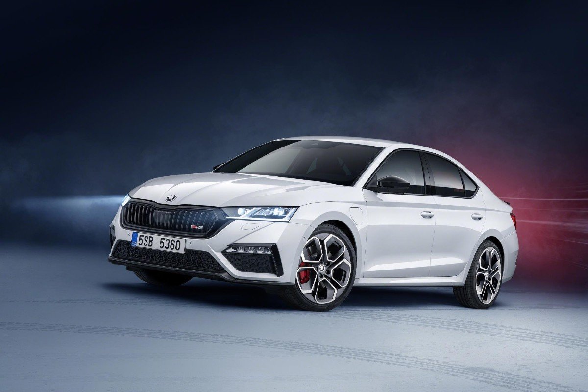 Skoda Octavia RS iV: 245 CV de potencia híbrida enchufable