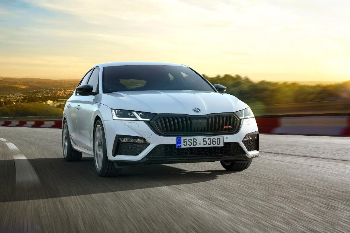 Skoda Octavia RS iV: 245 CV de potencia híbrida enchufable