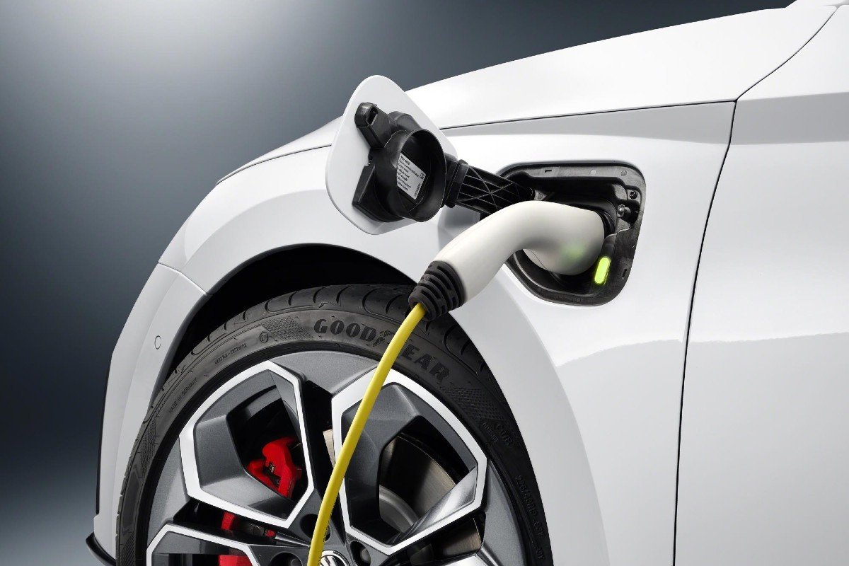 Skoda Octavia RS iV: 245 CV de potencia híbrida enchufable
