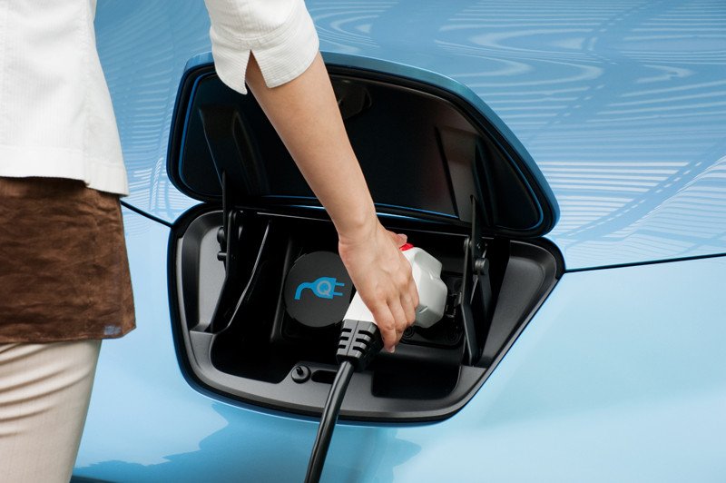 Nissan “pasa” de los híbridos y lanzará en 2010 un coche de “cero emisiones”