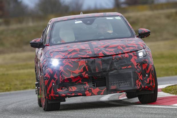 Qué coche esconde Alfa Romeo bajo este camuflaje