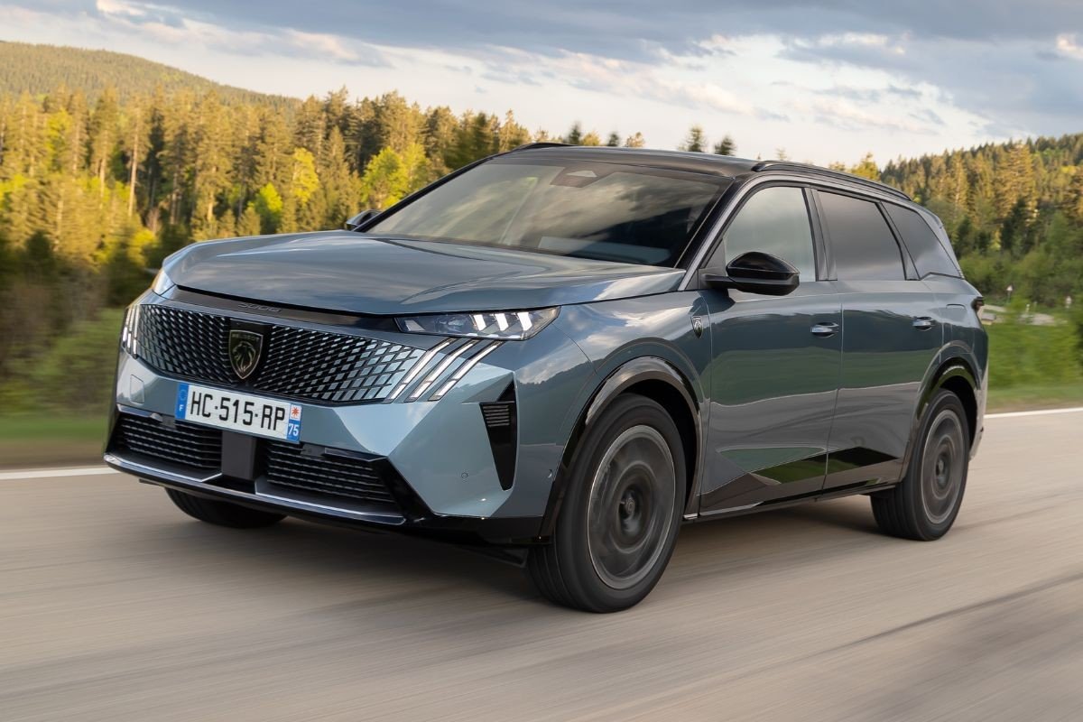 Prueba Peugeot e-5008 Dual Motor: SUV familiar muy potente, con etiqueta Cero y 7 plazas