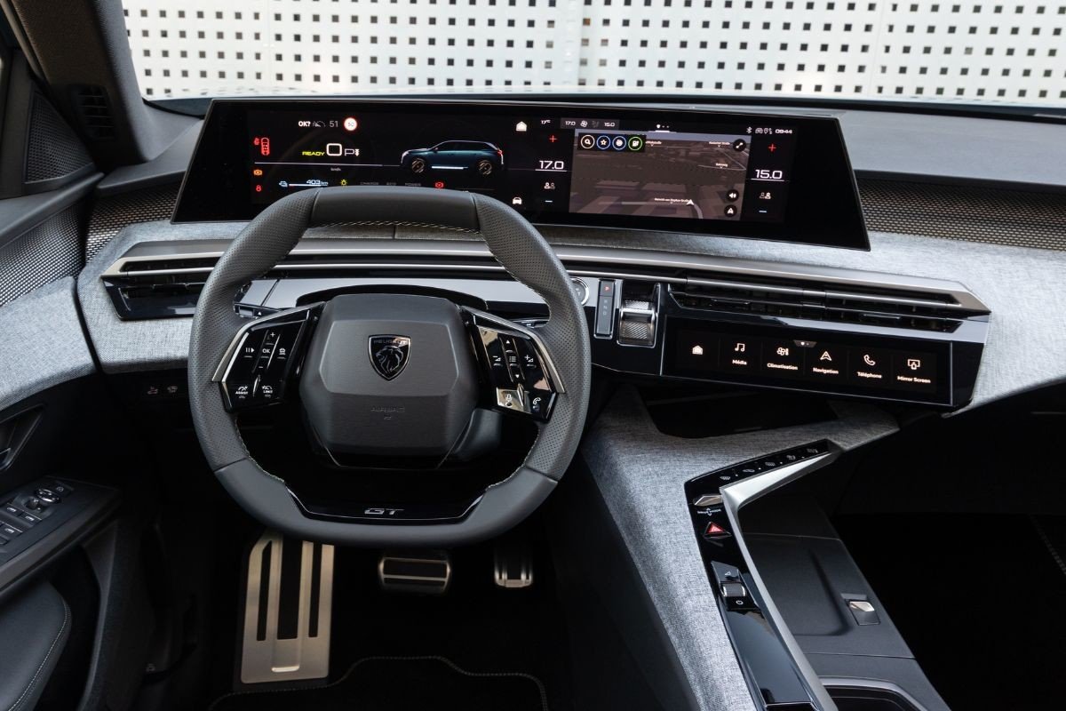 Peugeot E-5008 Dual Motor