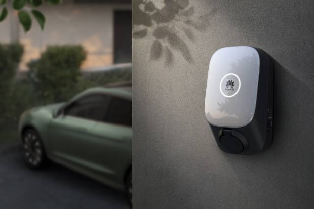 Huawei lanza su primer cargador para coches eléctricos de la mano de SumSol