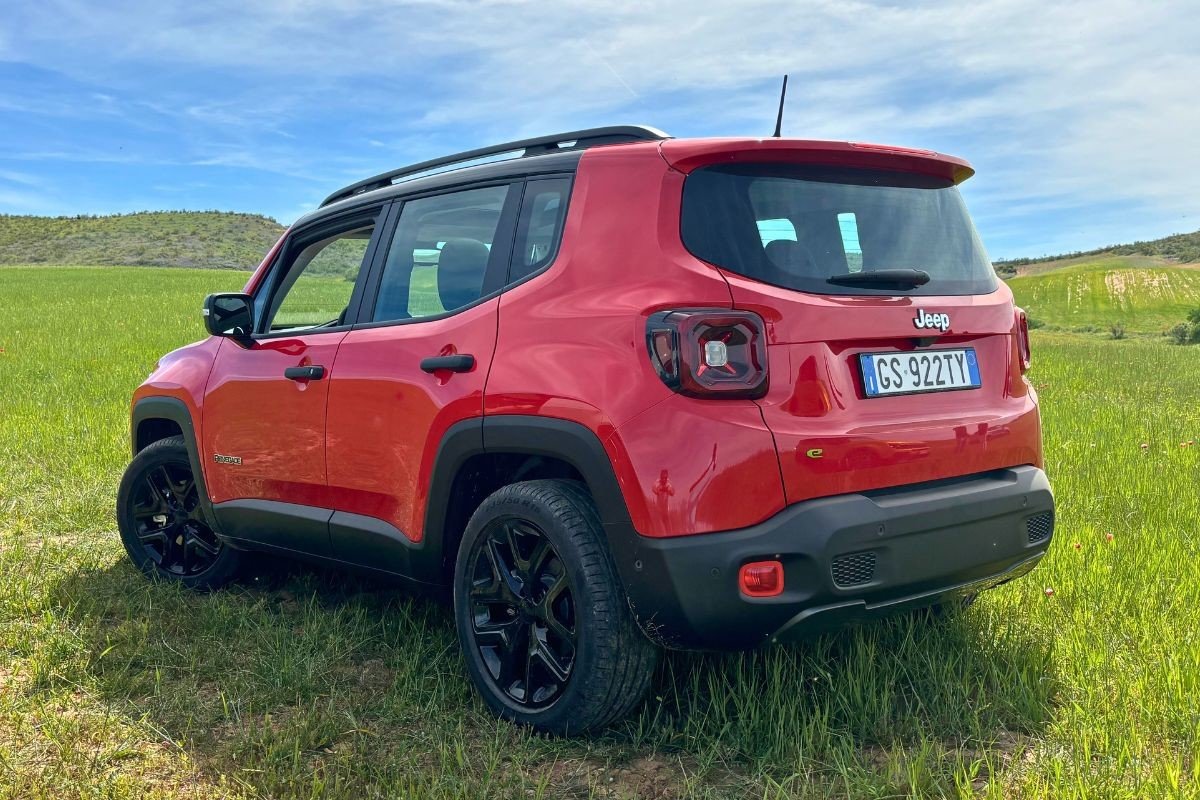 Prueba dinámica del Jeep Renegade 2024: motor mild-hybrid e interior bien actualizado