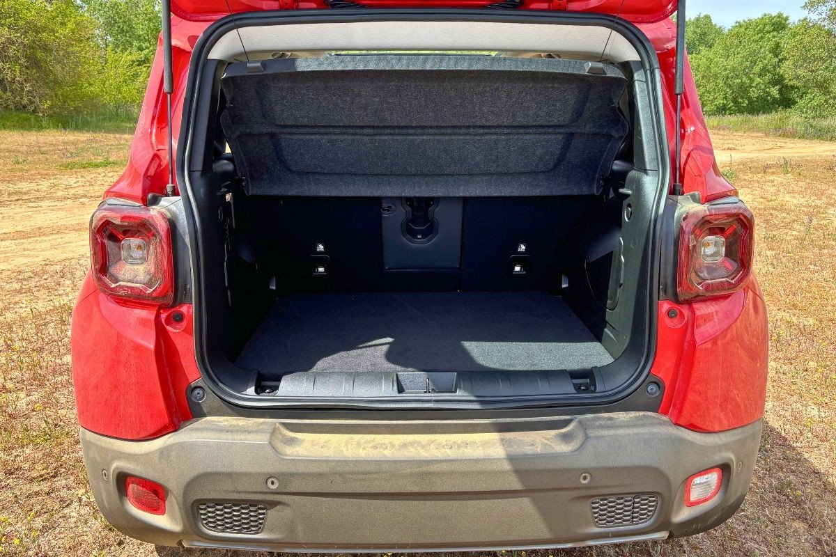 Prueba dinámica del Jeep Renegade 2024: motor mild-hybrid e interior bien actualizado