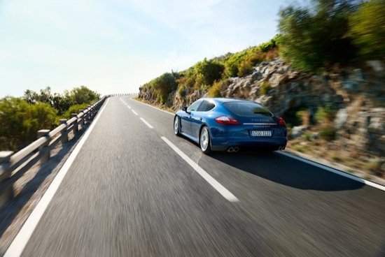 El Porsche Panamera se une al mercado de los coches híbridos